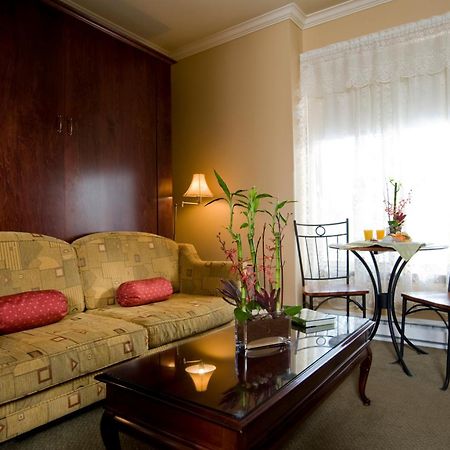 Relais St-Denis Hotel Saint-Sauveur-des-Monts Buitenkant foto