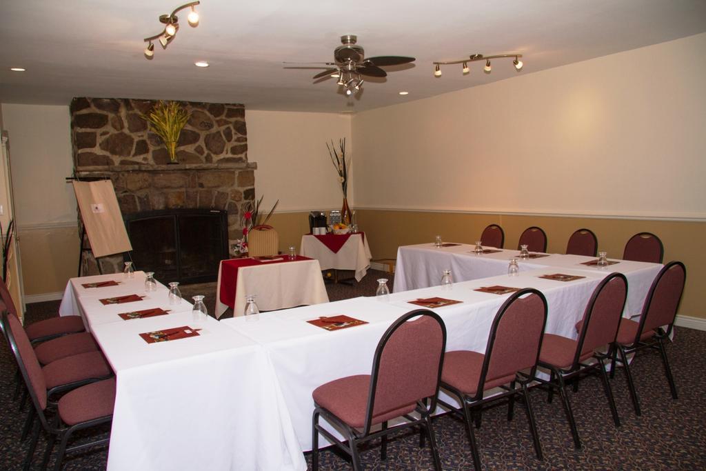 Relais St-Denis Hotel Saint-Sauveur-des-Monts Buitenkant foto