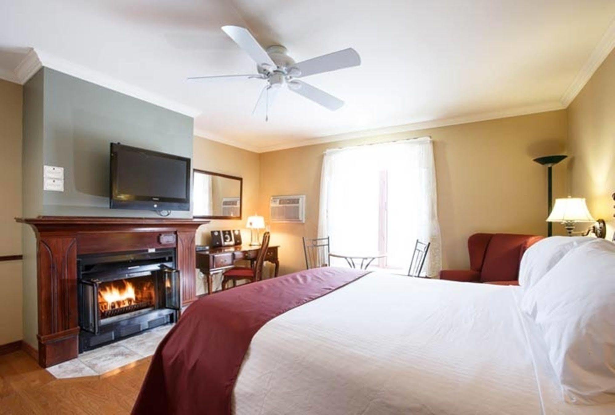 Relais St-Denis Hotel Saint-Sauveur-des-Monts Buitenkant foto