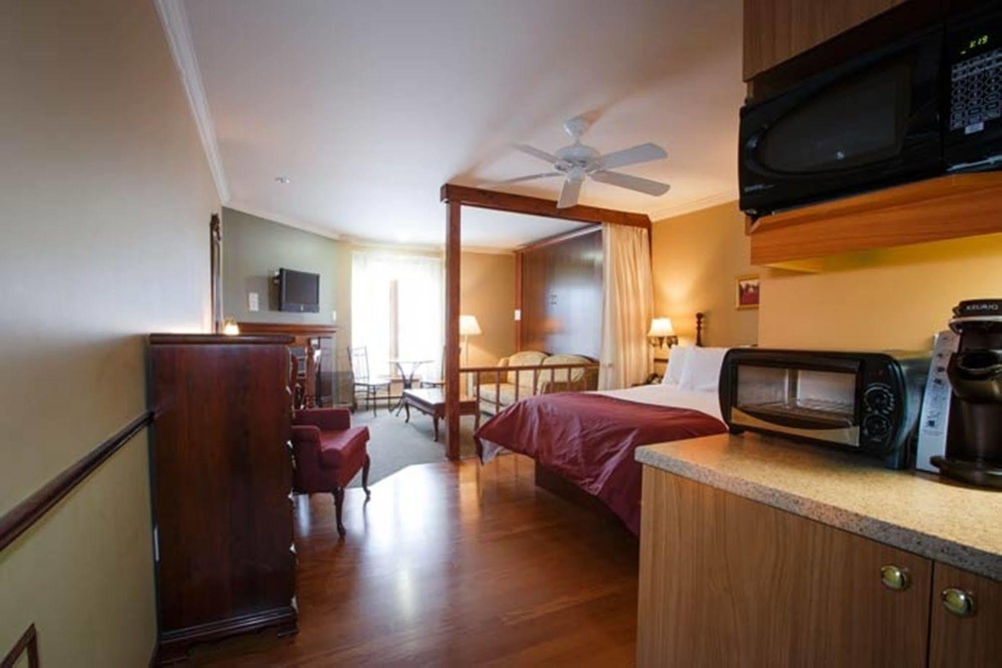 Relais St-Denis Hotel Saint-Sauveur-des-Monts Buitenkant foto