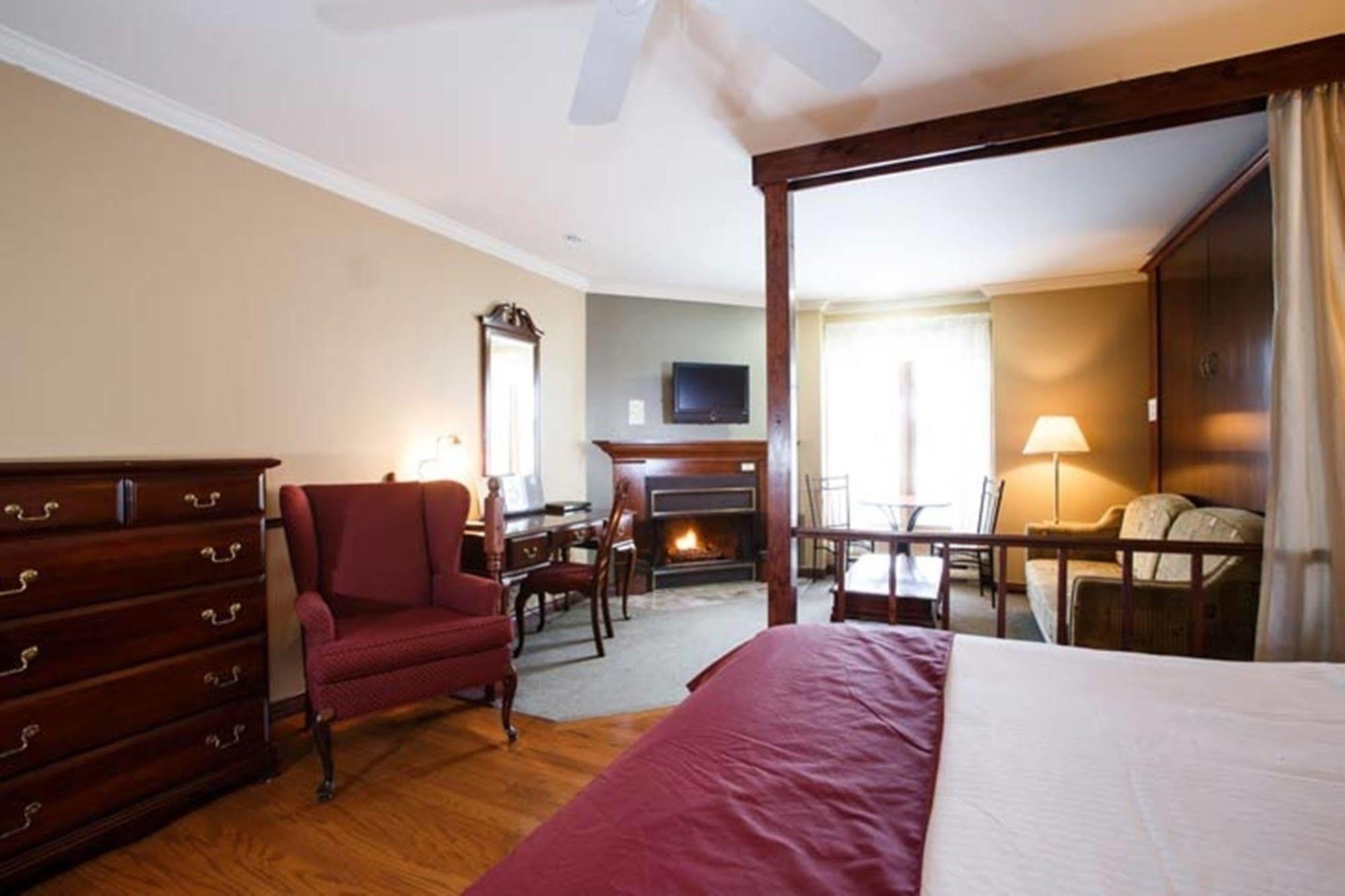 Relais St-Denis Hotel Saint-Sauveur-des-Monts Buitenkant foto