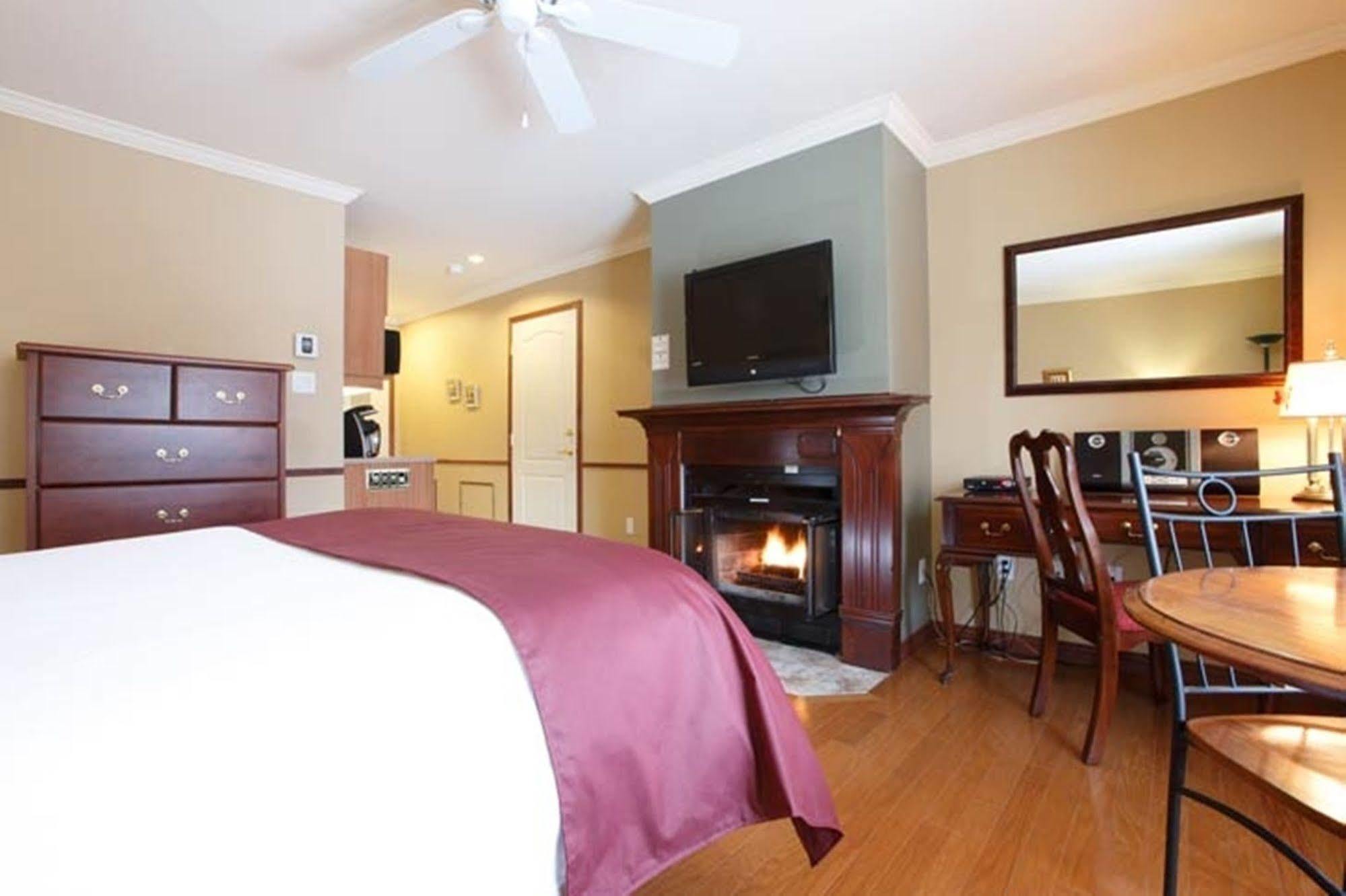 Relais St-Denis Hotel Saint-Sauveur-des-Monts Buitenkant foto