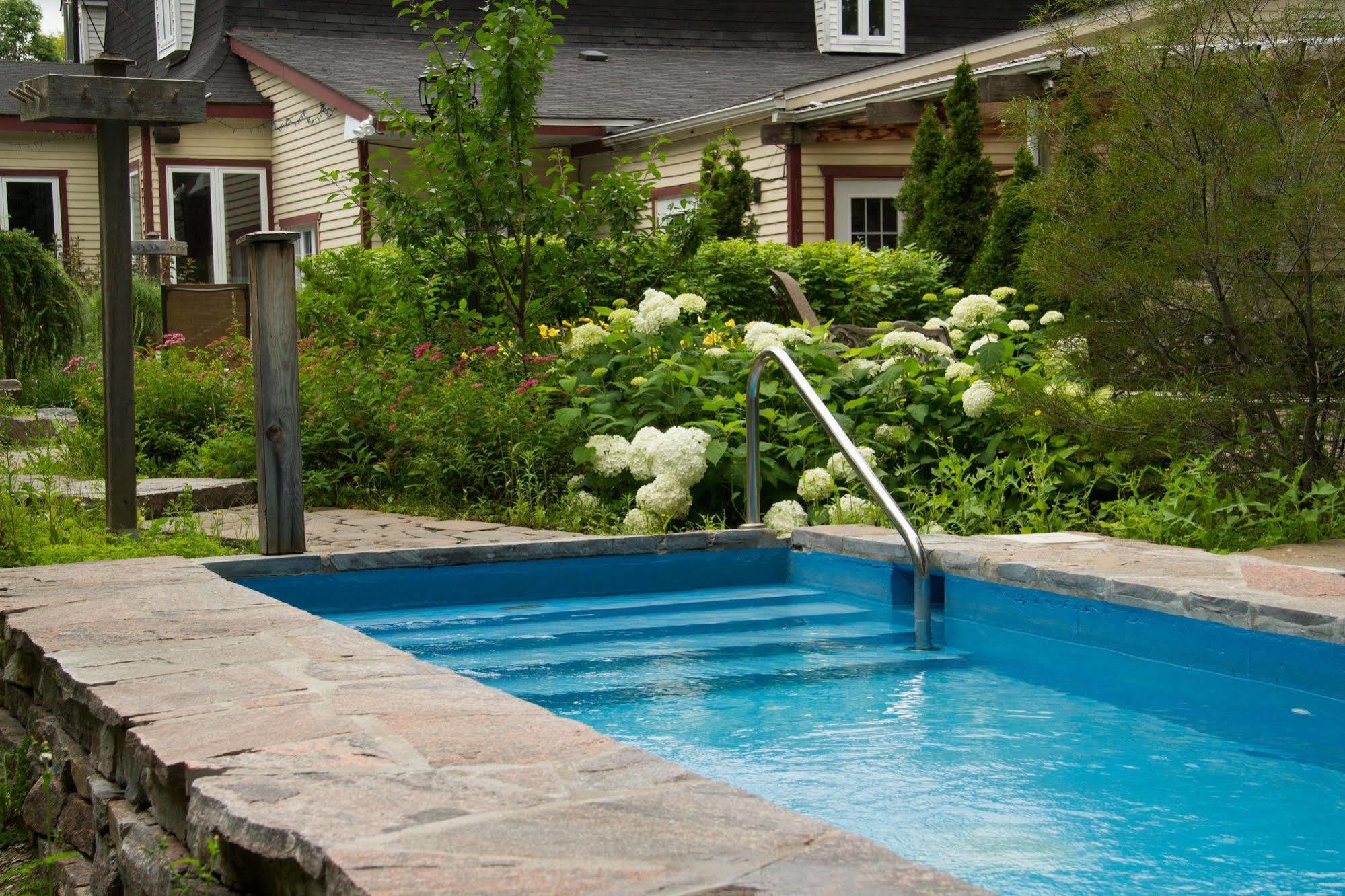 Relais St-Denis Hotel Saint-Sauveur-des-Monts Buitenkant foto